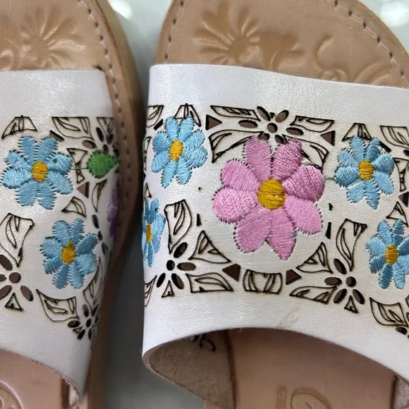 Artisan Leather Sandals - Picture 3 of 4